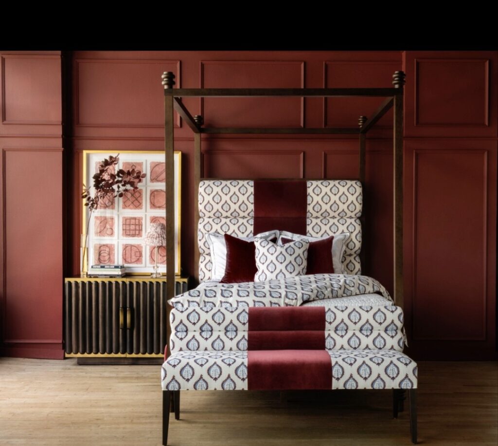 South + English Lloyd four-poster bed